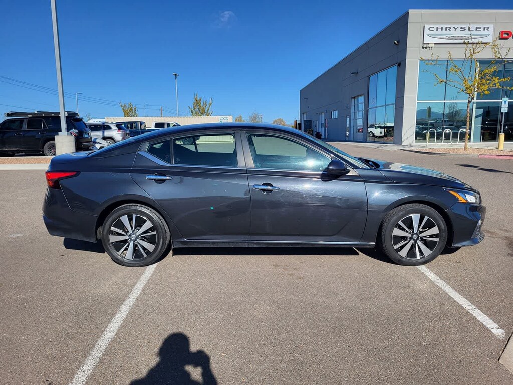 Nissan Altima 2.5 SV Sedán de 2022 de segunda mano