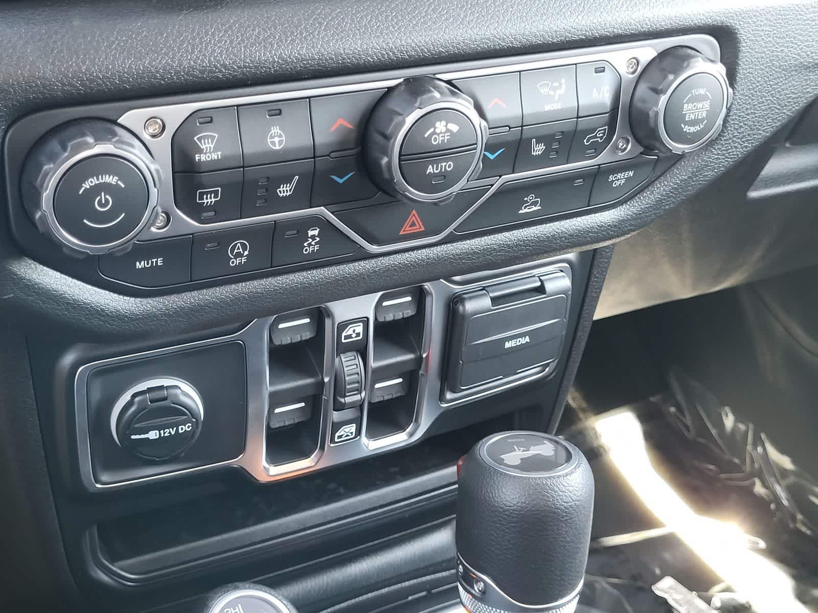 Thumbnail: 2026 Jeep Wrangler - 14