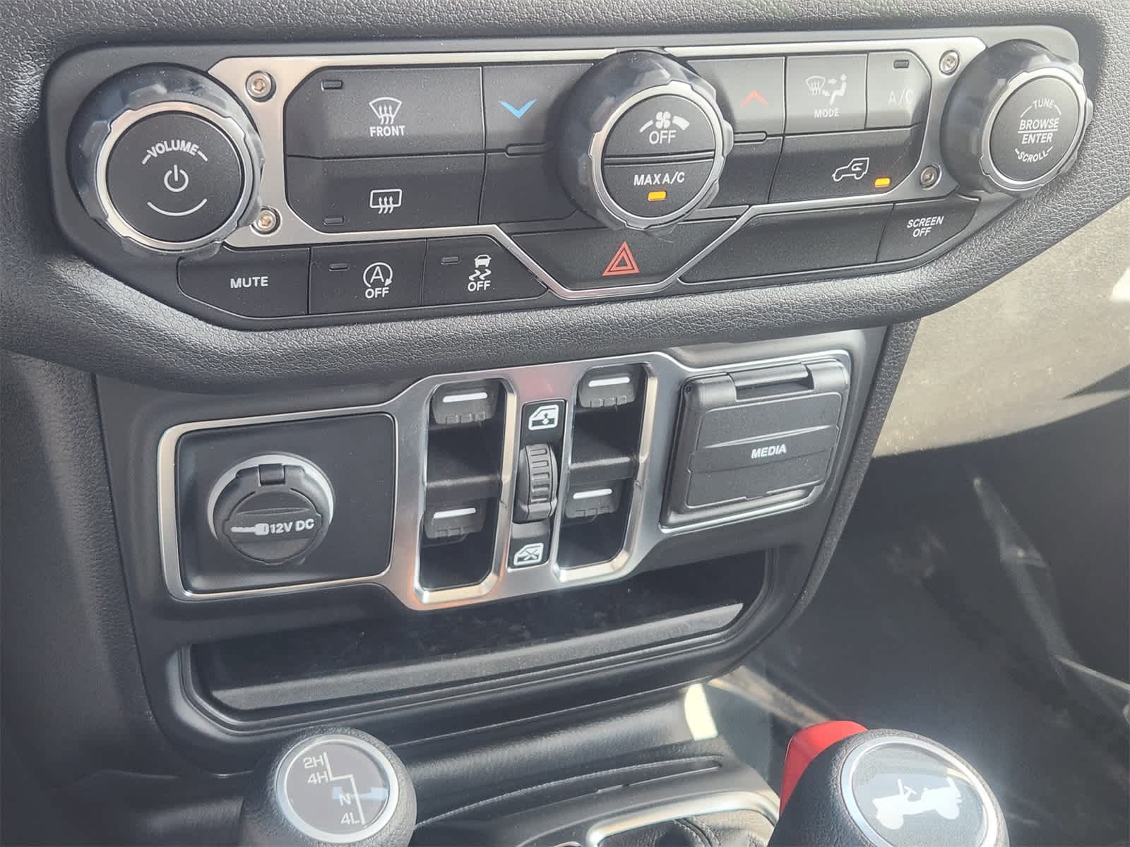 Thumbnail: 2025 Jeep Wrangler - 16