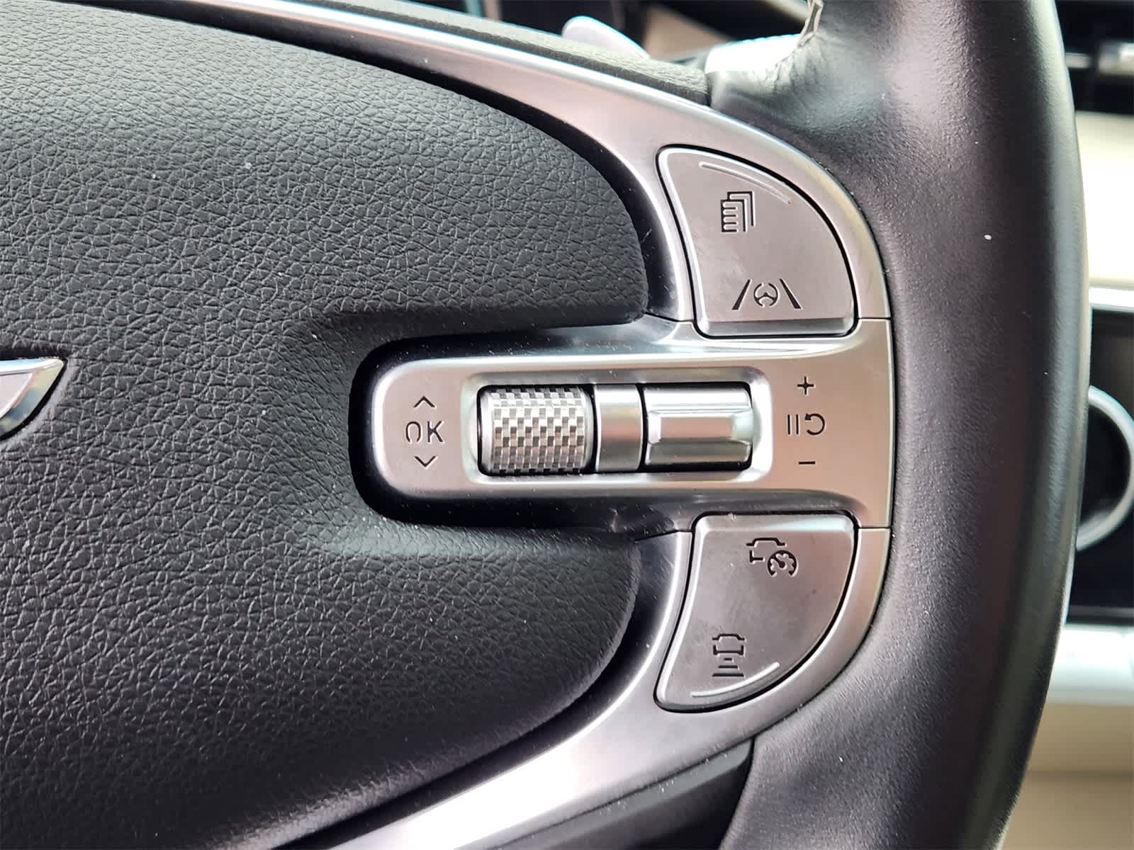 Thumbnail: 2022 Genesis GV70 - 19