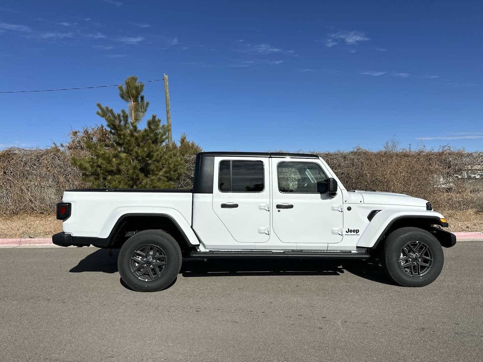 Thumbnail: 2025 Jeep Gladiator - 33