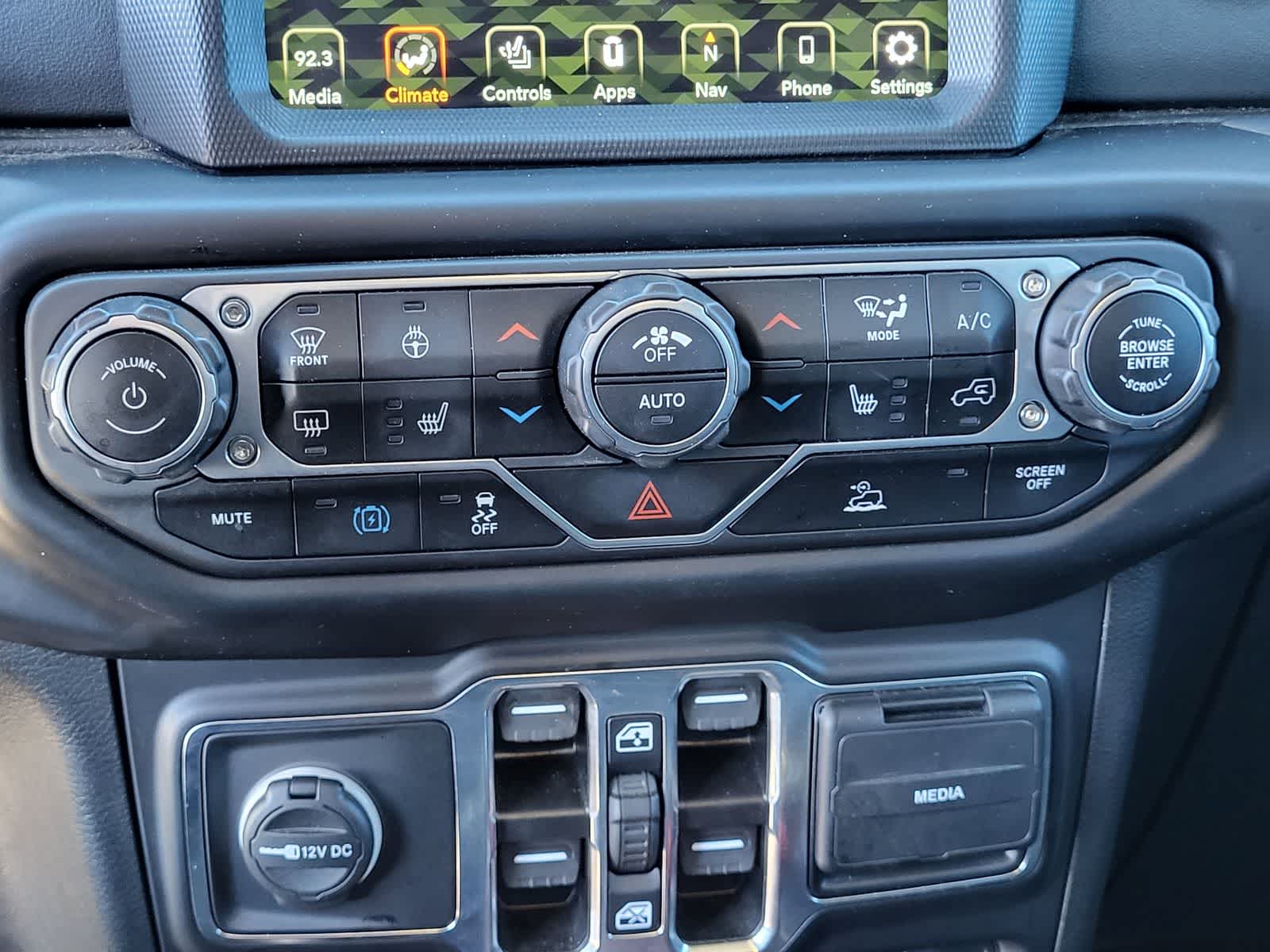 Thumbnail: 2022 Jeep Wrangler - 23