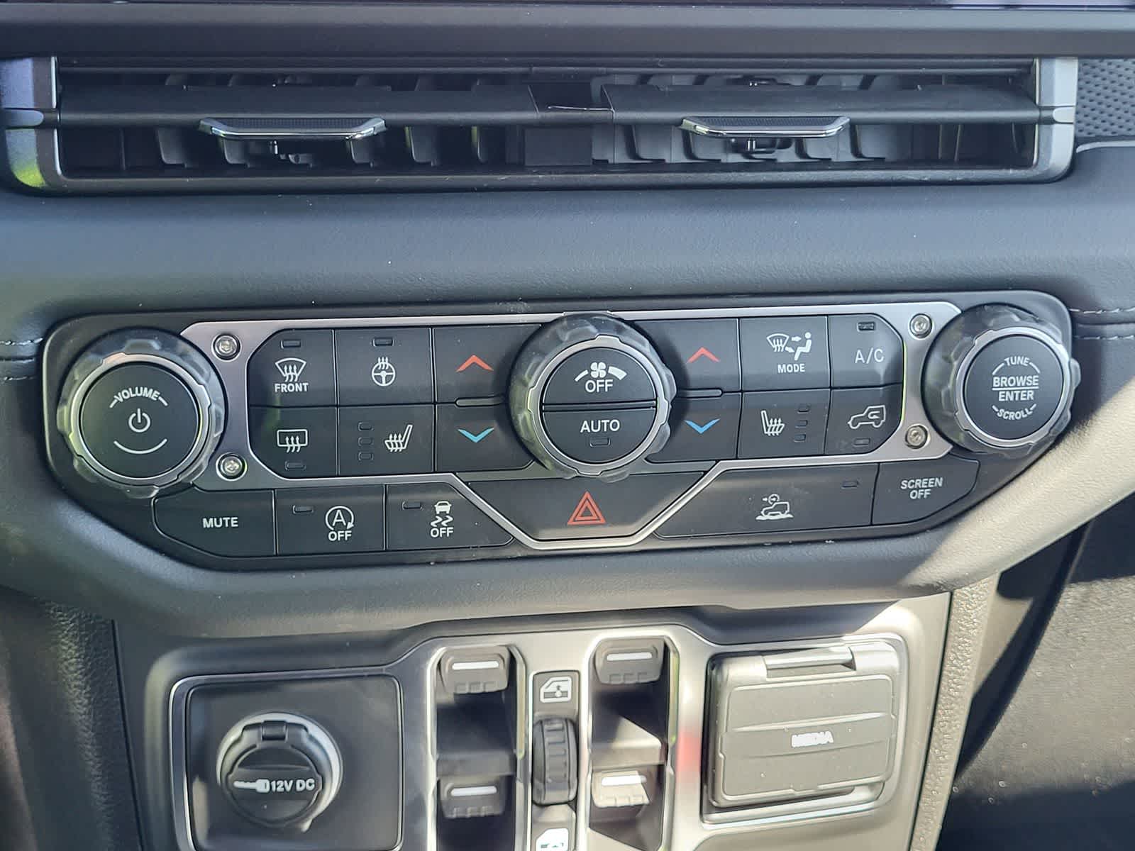 Thumbnail: 2026 Jeep Wrangler - 18