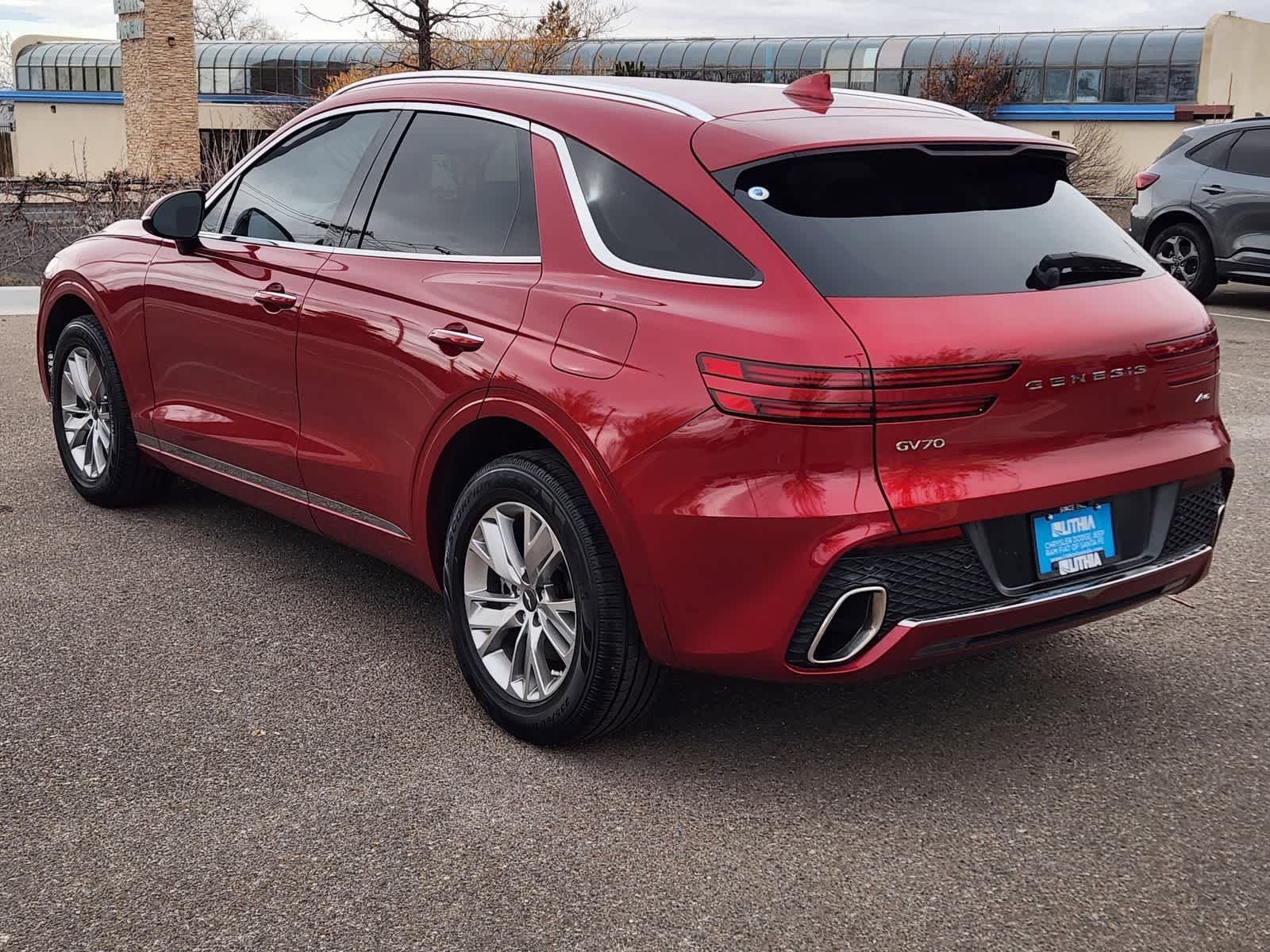 Thumbnail: 2022 Genesis GV70 - 10