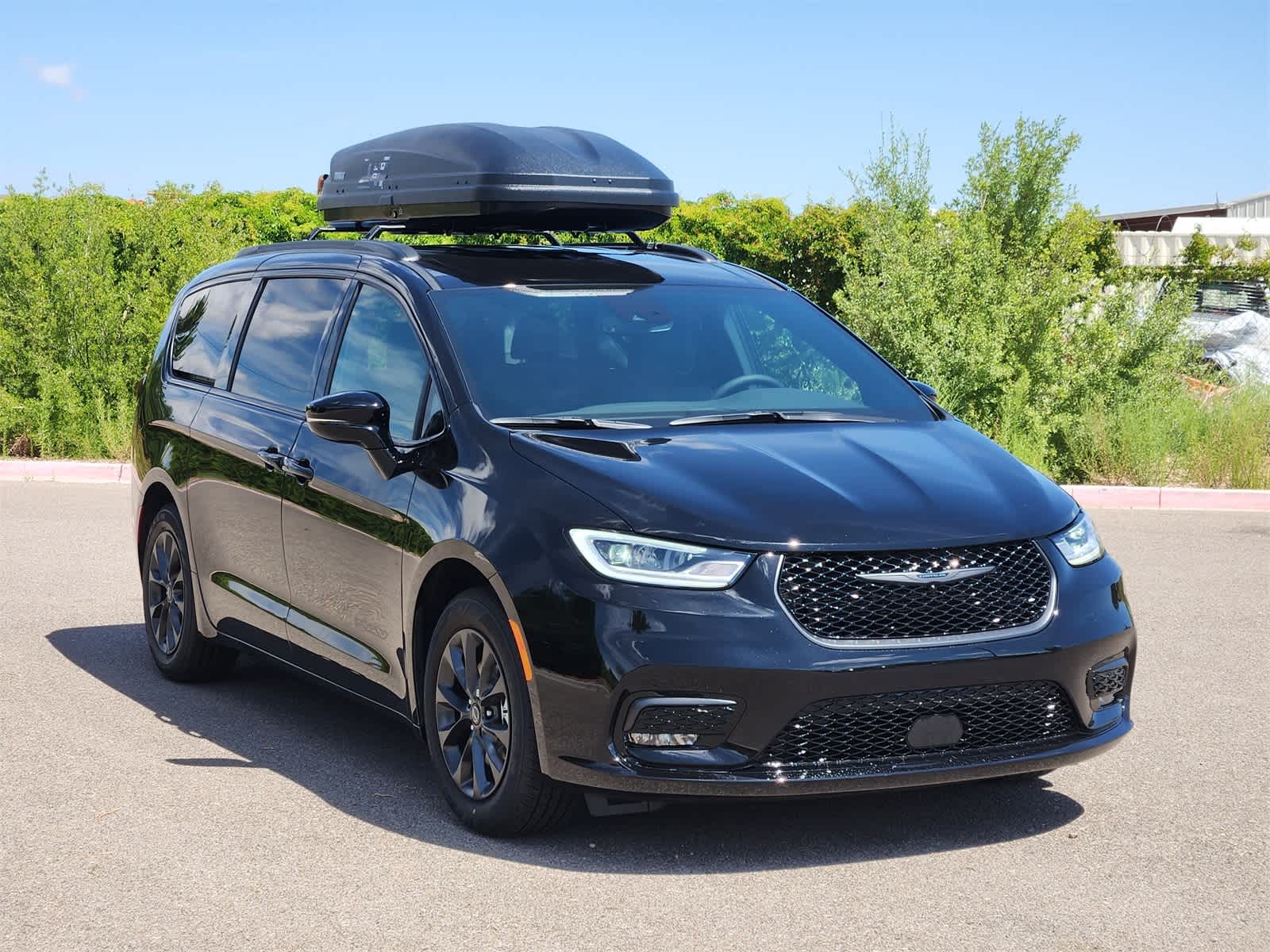 Thumbnail: 2025 Chrysler Pacifica - 3