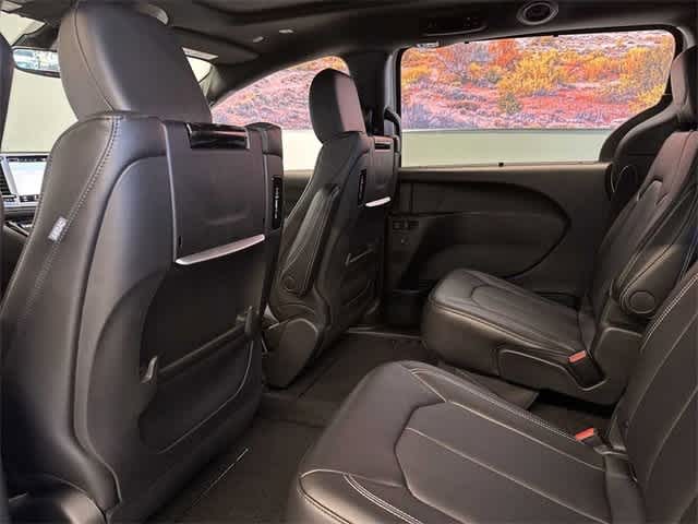 Thumbnail: 2025 Chrysler Pacifica - 19
