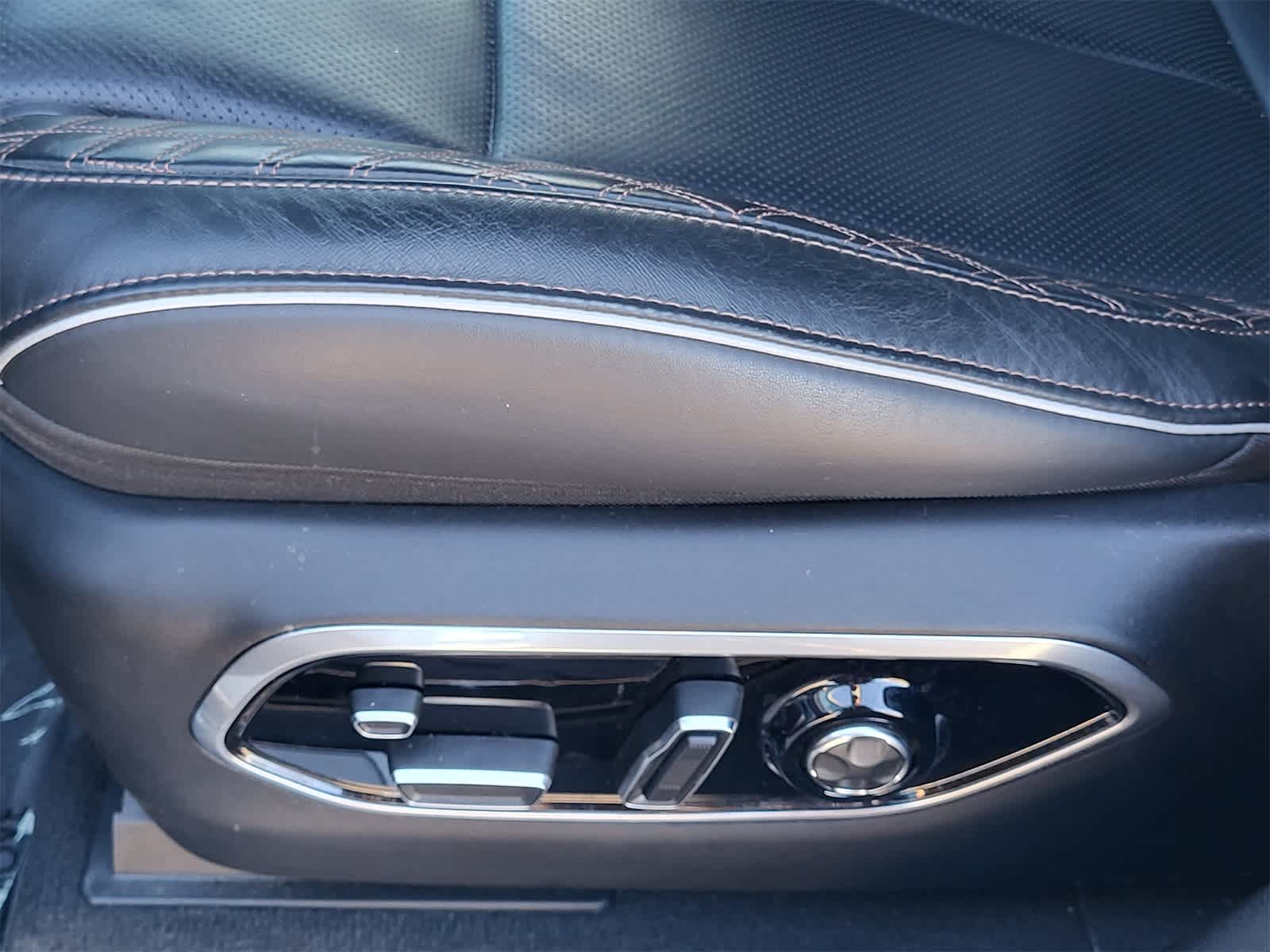 Thumbnail: 2023 Jeep Grand Cherokee - 14