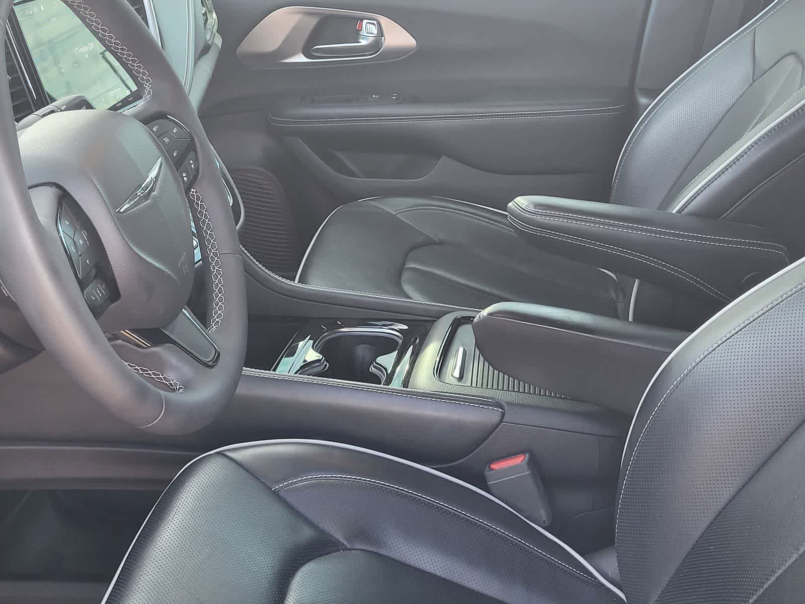 Thumbnail: 2023 Chrysler Pacifica - 26