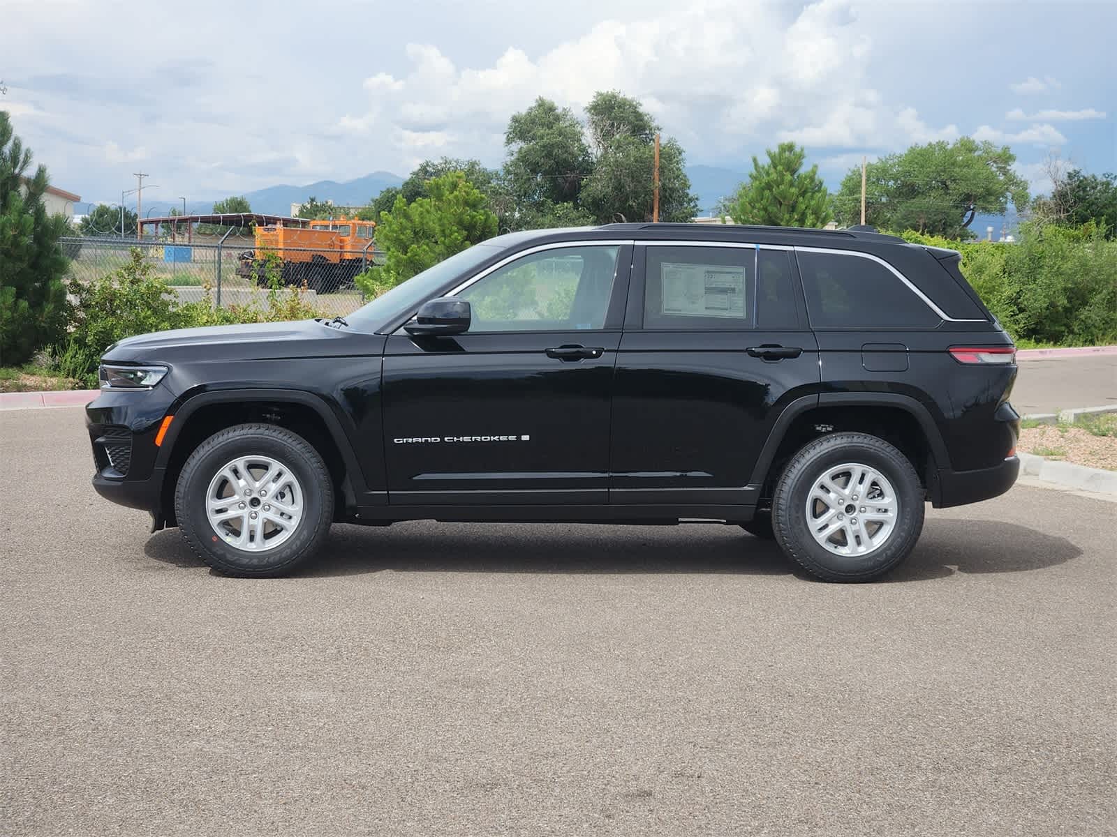Thumbnail: 2025 Jeep Grand Cherokee - 4