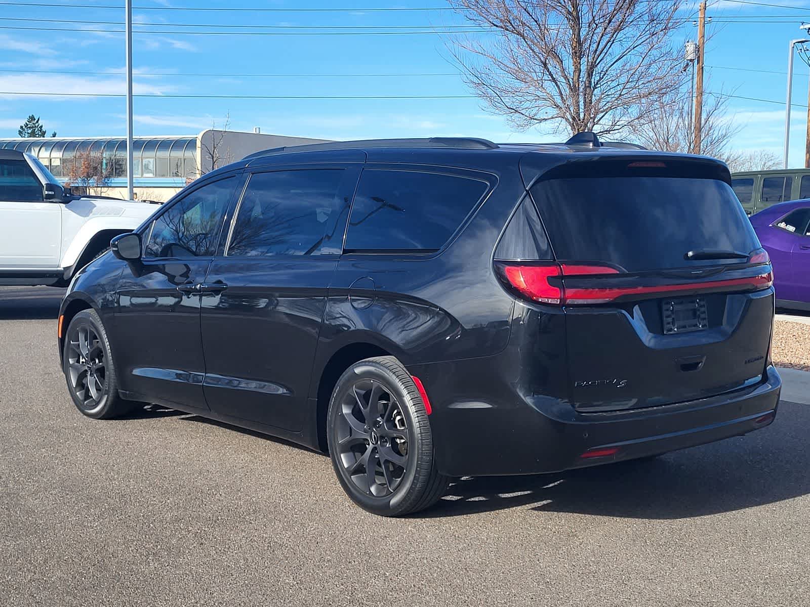 Thumbnail: 2023 Chrysler Pacifica - 7