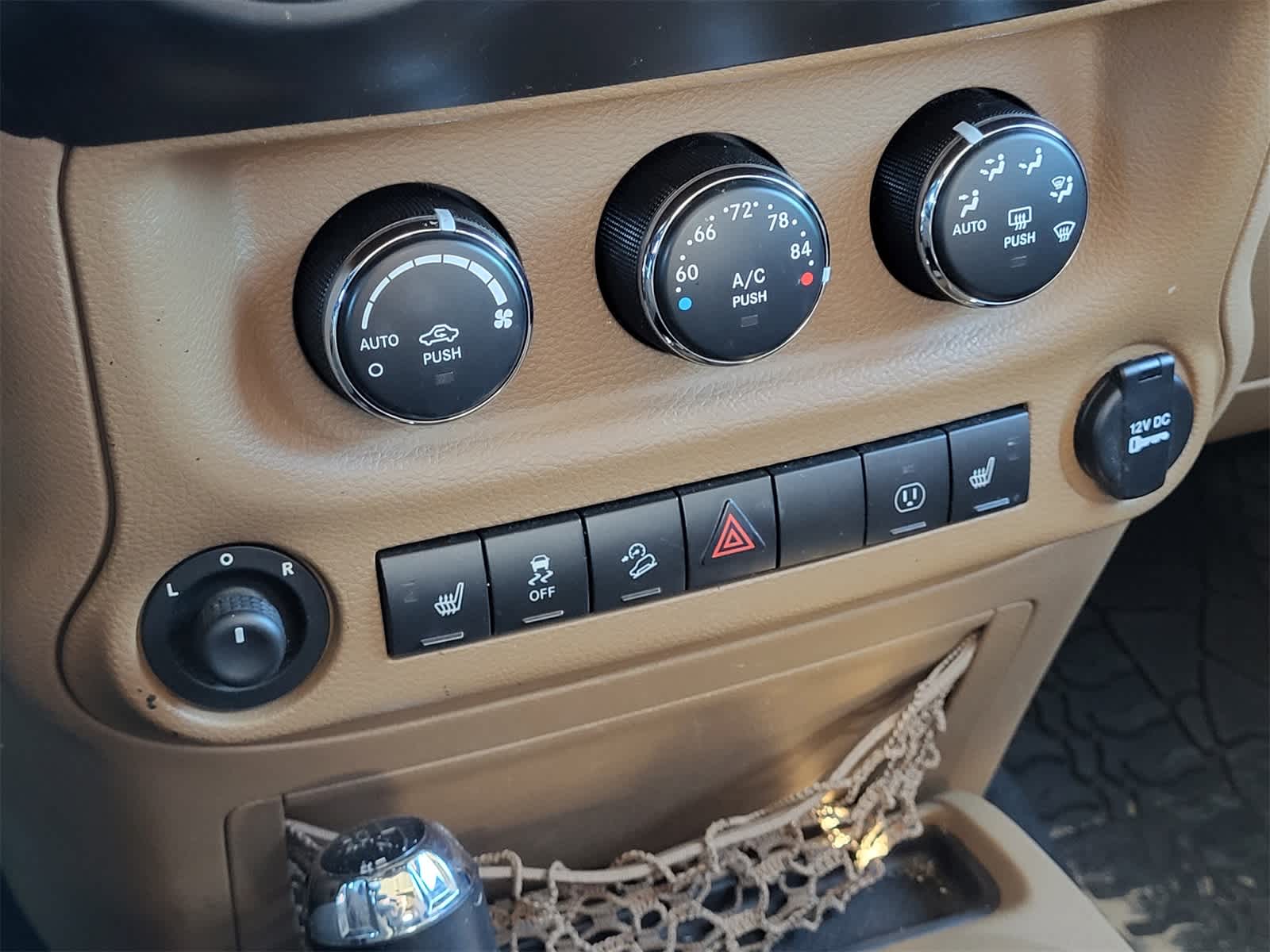 Thumbnail: 2014 Jeep Wrangler - 16