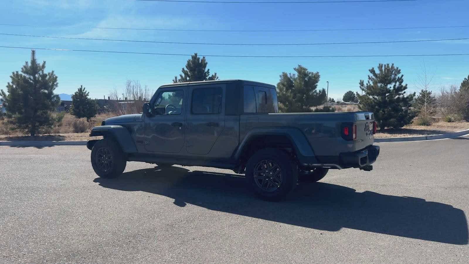 Thumbnail: 2025 Jeep Gladiator - 6