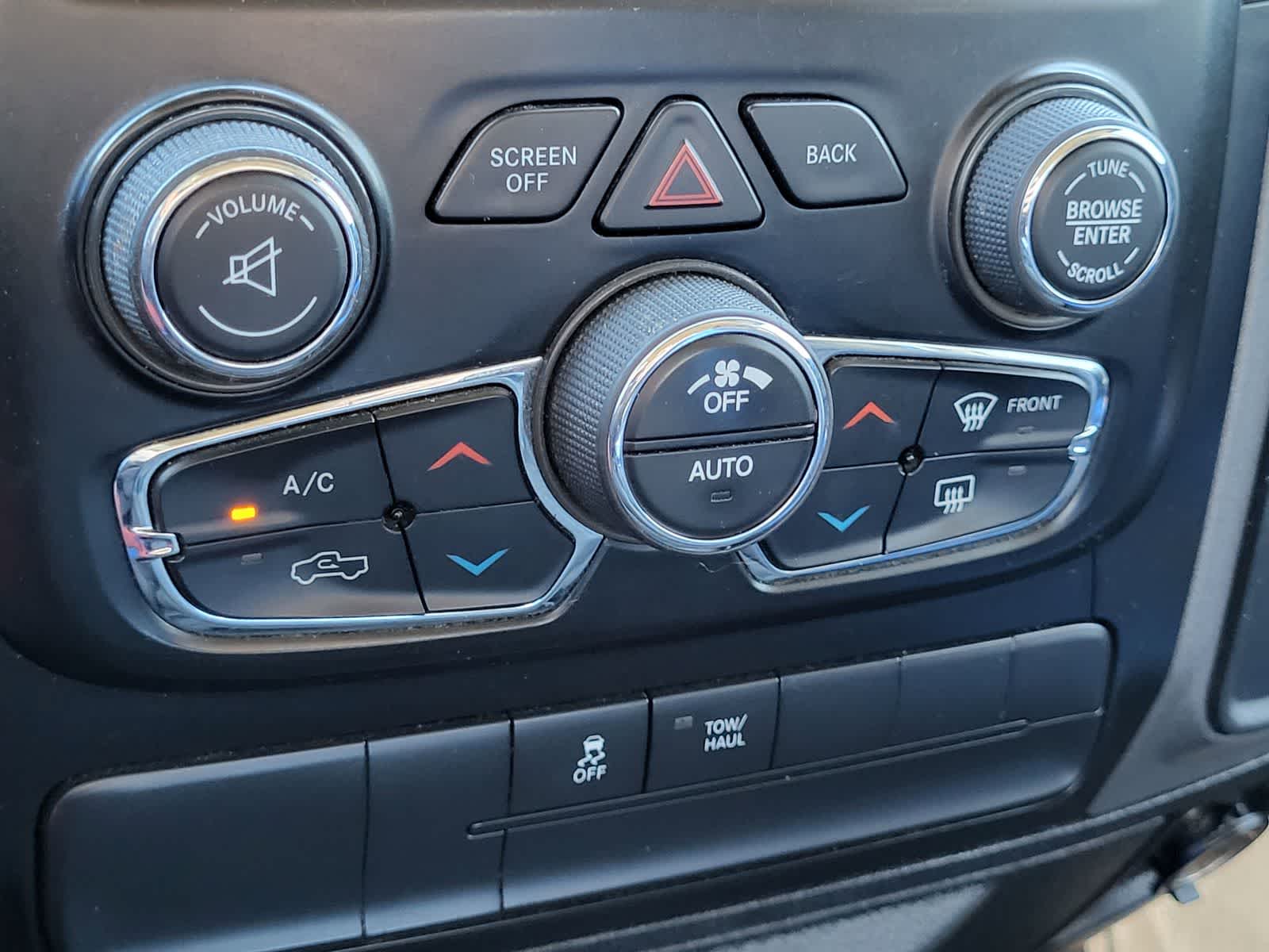 Thumbnail: 2019 RAM 1500 Classic - 19