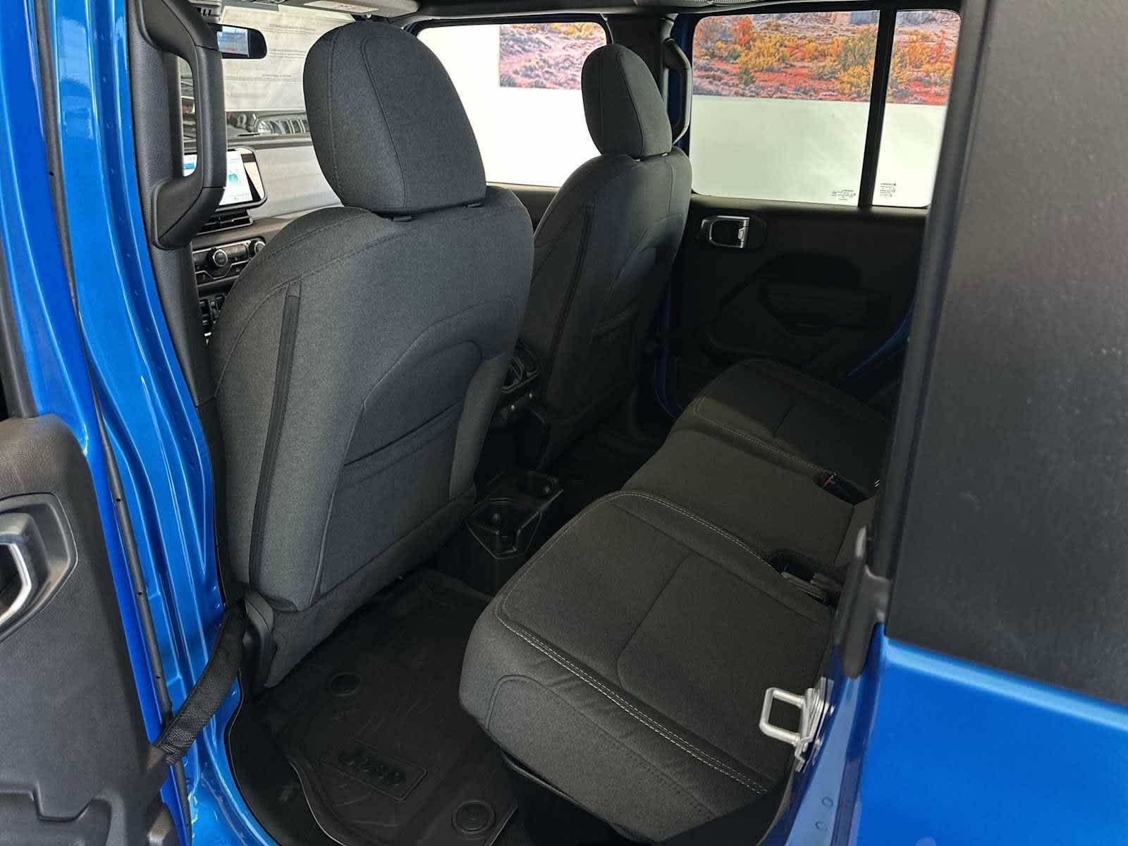 Thumbnail: 2025 Jeep Gladiator - 21