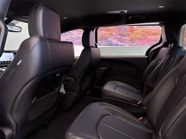Thumbnail: 2025 Chrysler Pacifica - 19