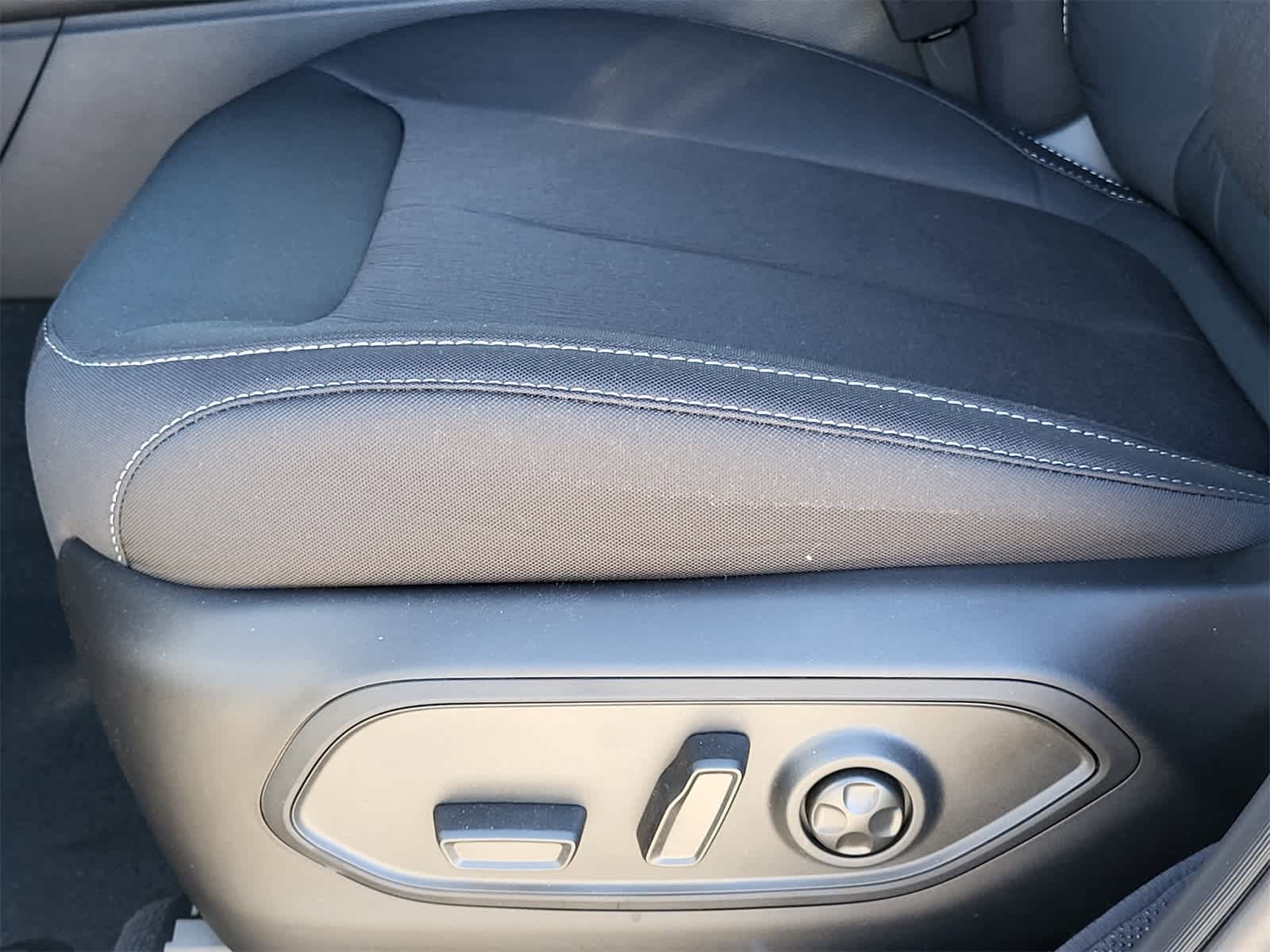 Thumbnail: 2025 Jeep Grand Cherokee L - 17