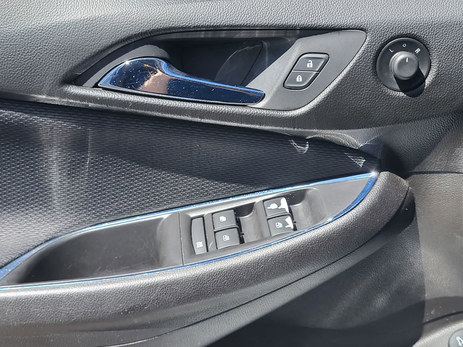 Thumbnail: 2017 Chevrolet Cruze - 14