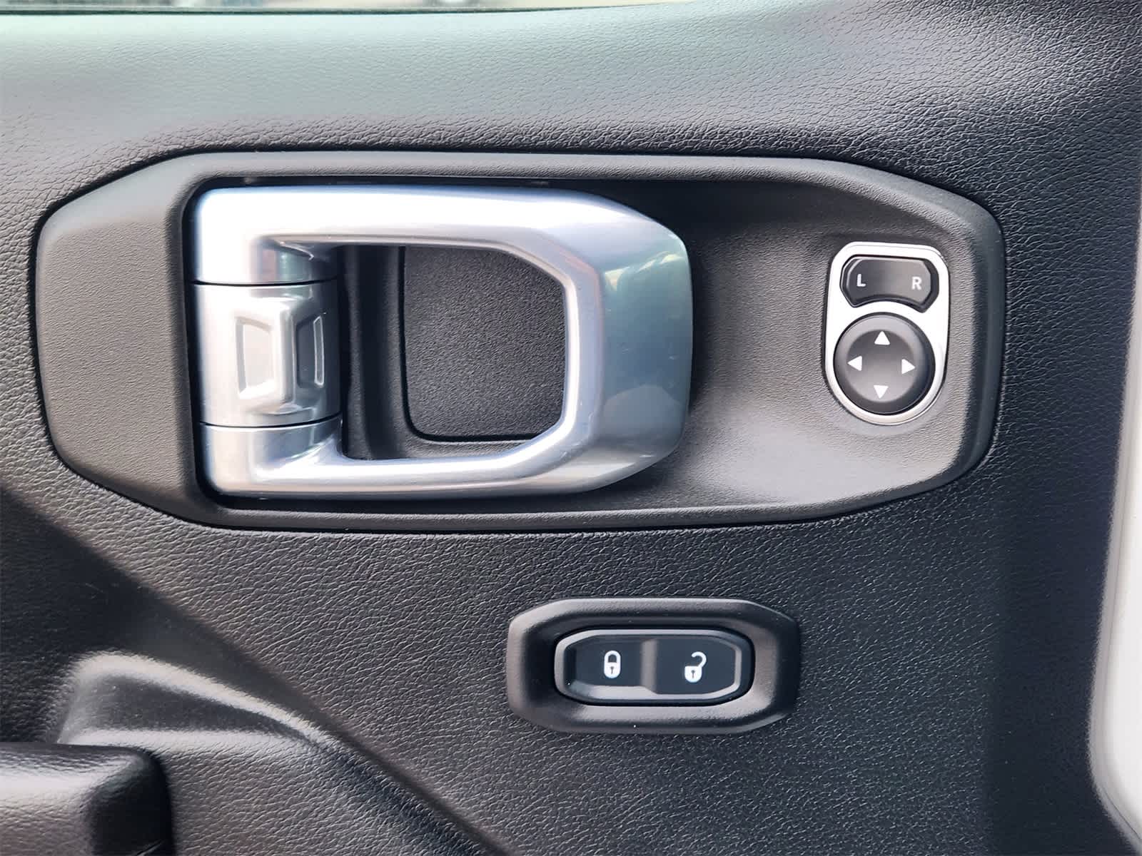 Thumbnail: 2021 Jeep Wrangler - 14