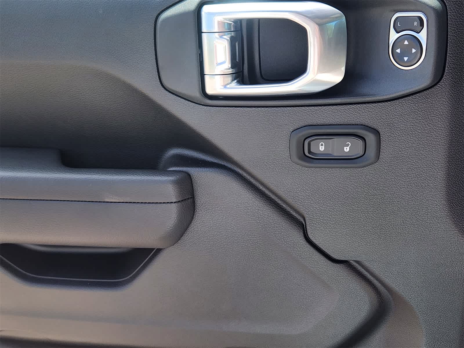 Thumbnail: 2025 Jeep Wrangler - 18