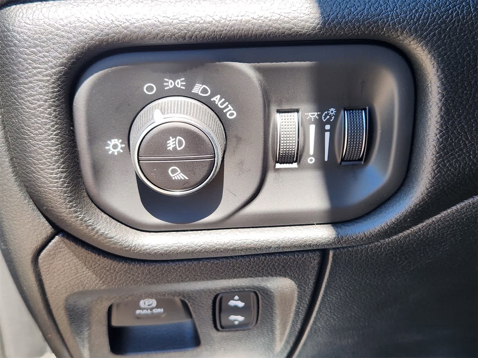 Thumbnail: 2026 RAM 1500 - 18