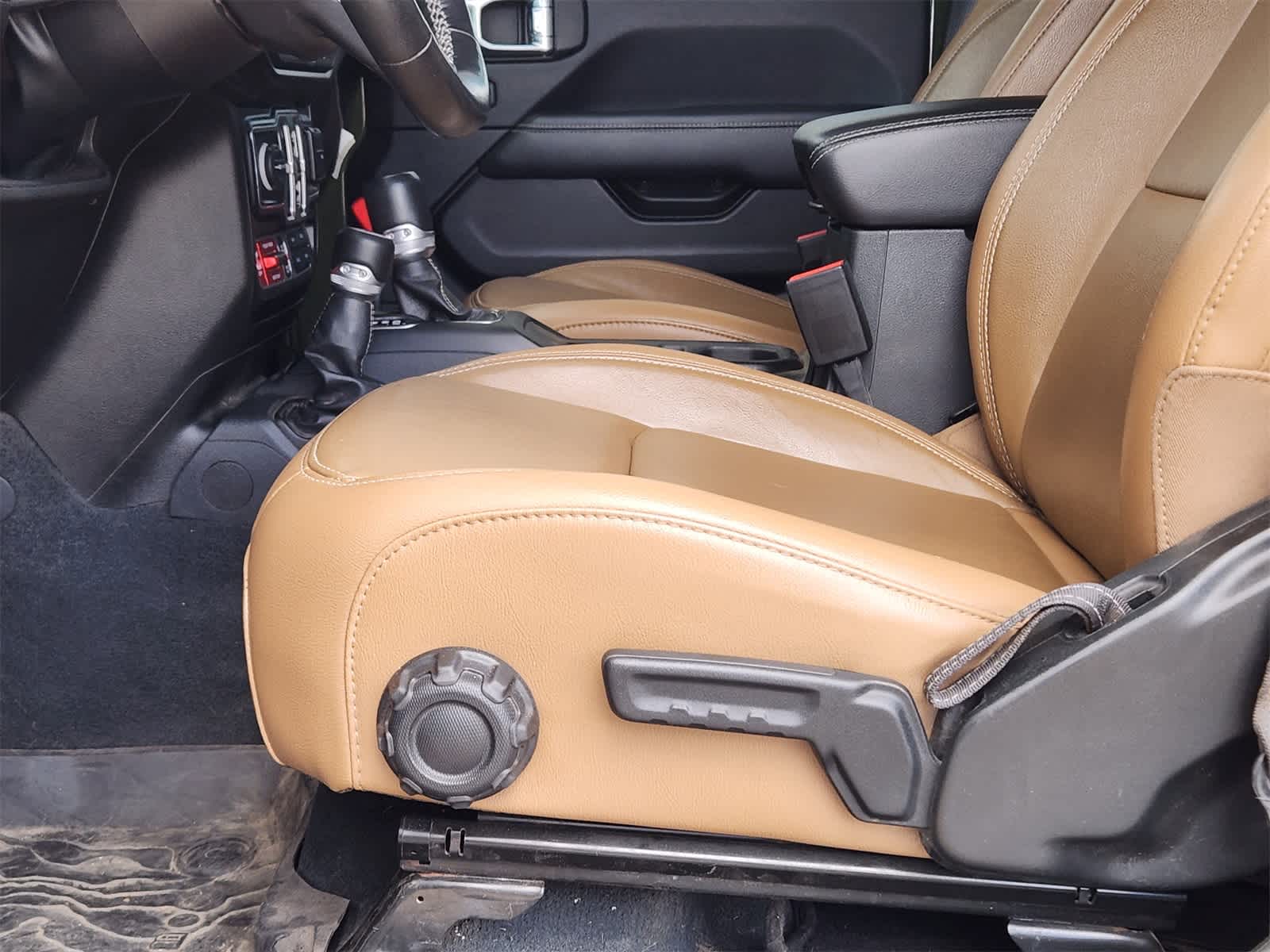 Thumbnail: 2021 Jeep Wrangler - 14