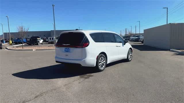 Thumbnail: 2025 Chrysler Pacifica - 8