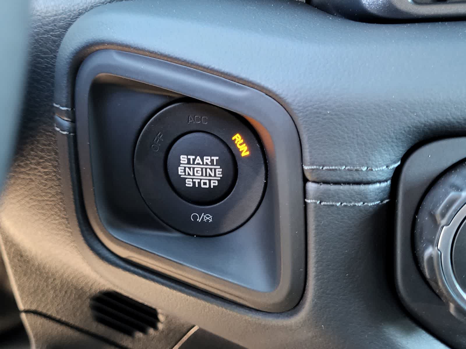 Thumbnail: 2026 Jeep Gladiator - 16