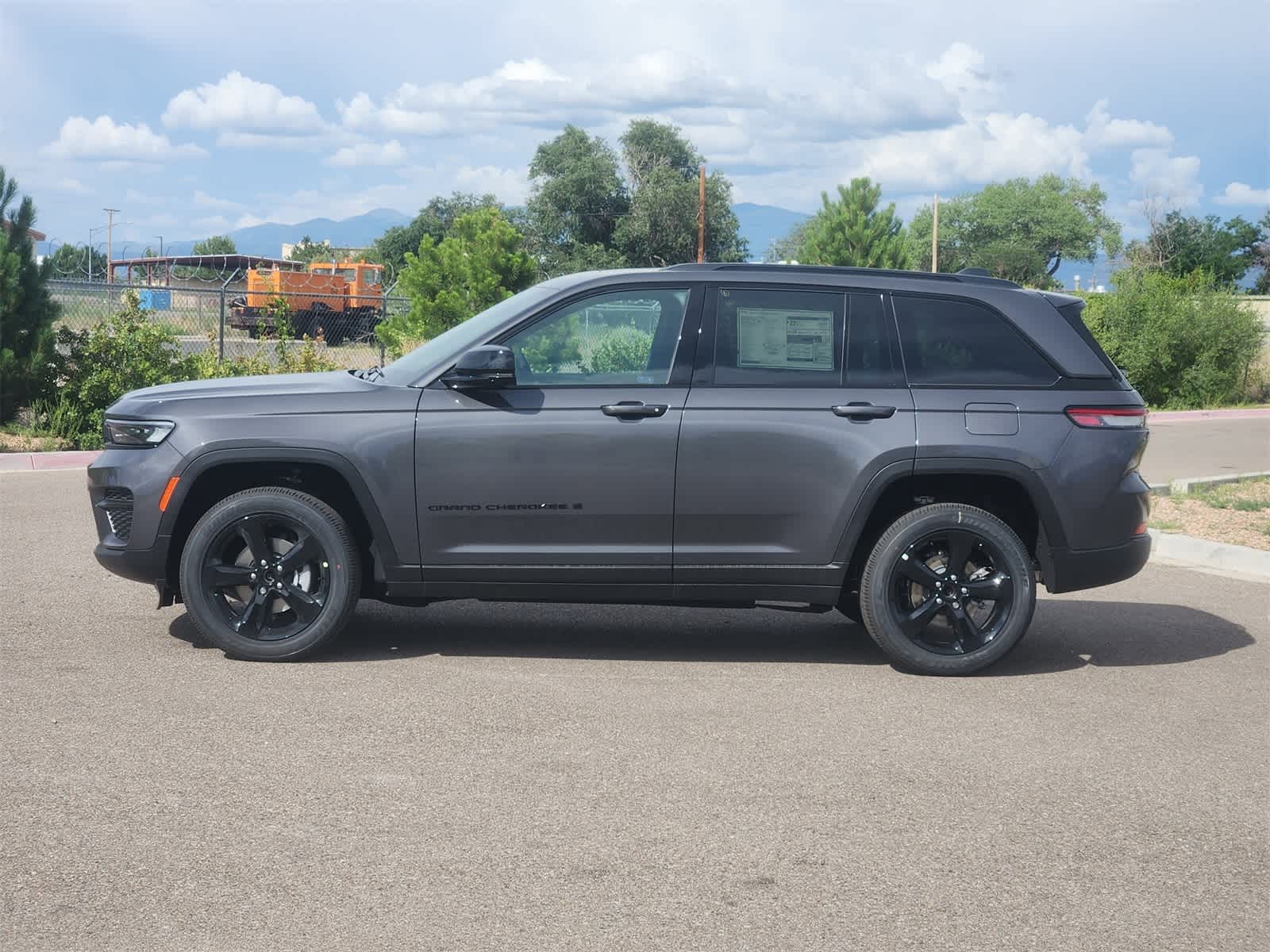 Thumbnail: 2025 Jeep Grand Cherokee - 4