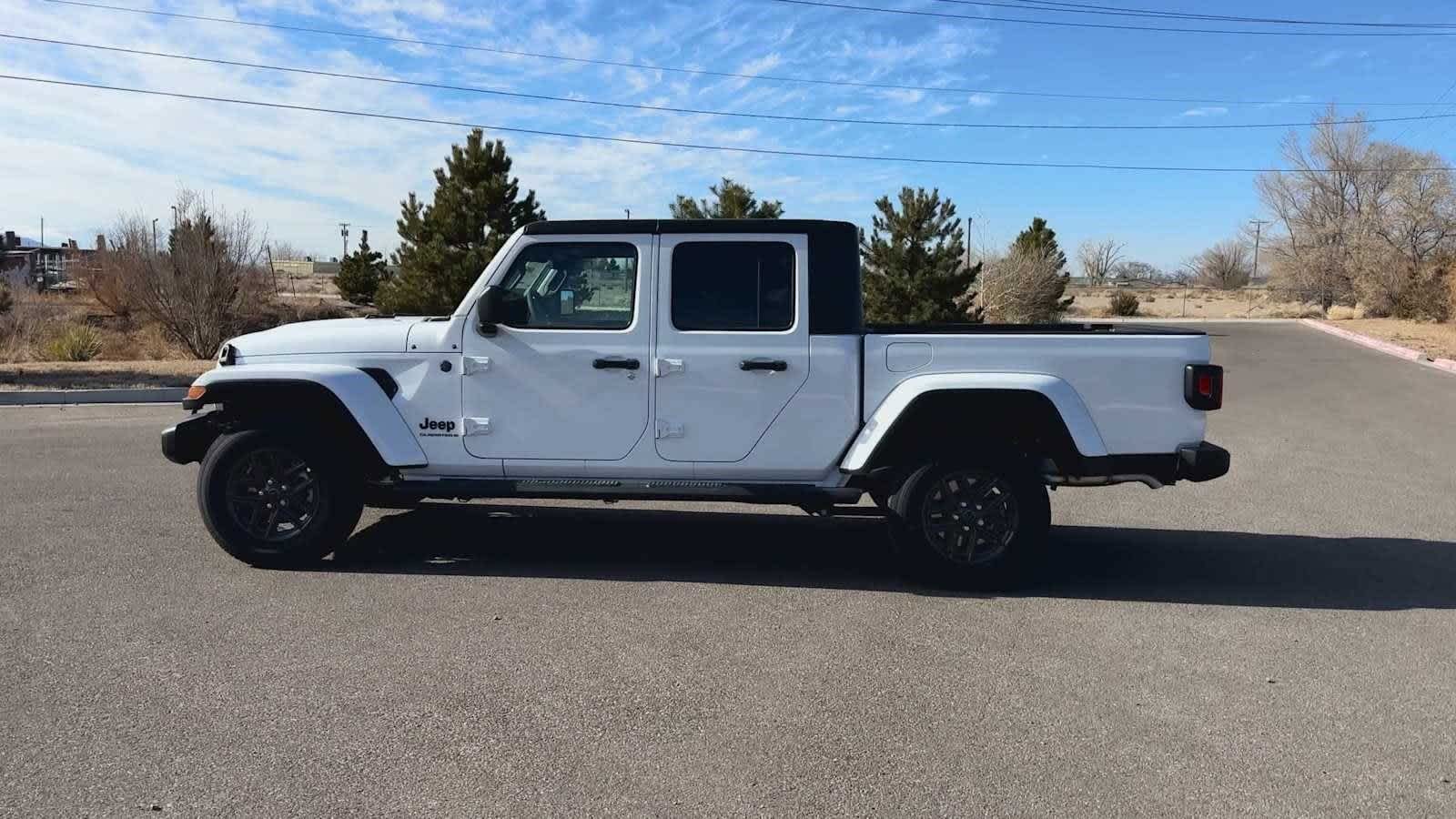 Thumbnail: 2025 Jeep Gladiator - 8