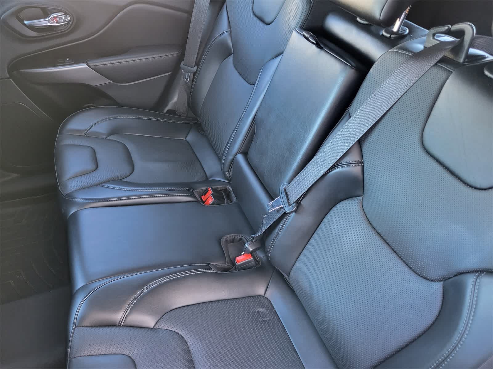 Thumbnail: 2021 Jeep Cherokee - 28