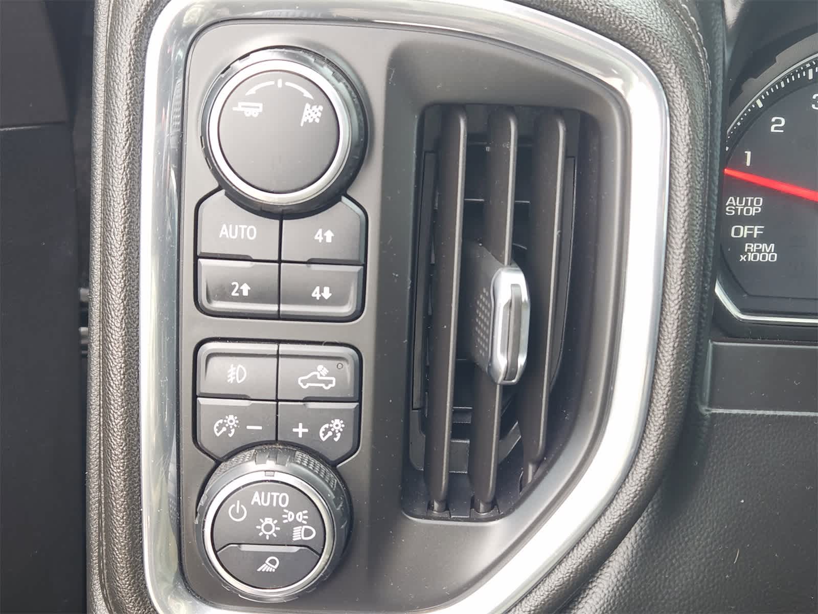 Thumbnail: 2019 Chevrolet Silverado 1500 - 21
