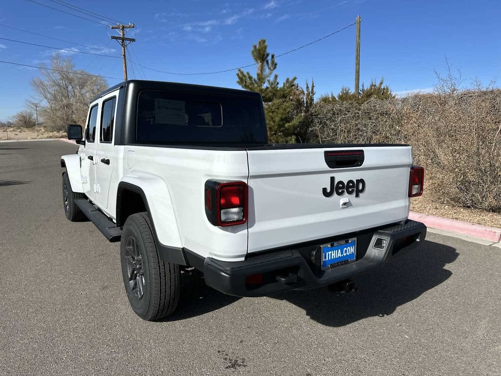 Thumbnail: 2025 Jeep Gladiator - 14
