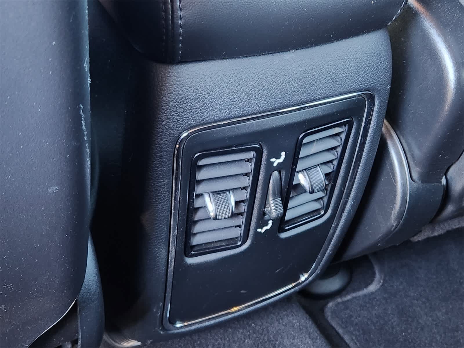 Thumbnail: 2020 Jeep Grand Cherokee - 21