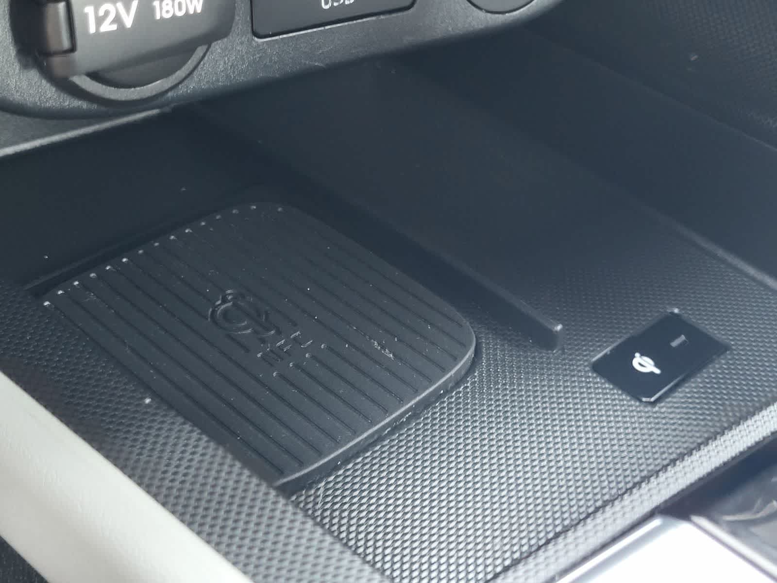 2025 Hyundai Elantra Limited - Photo 25