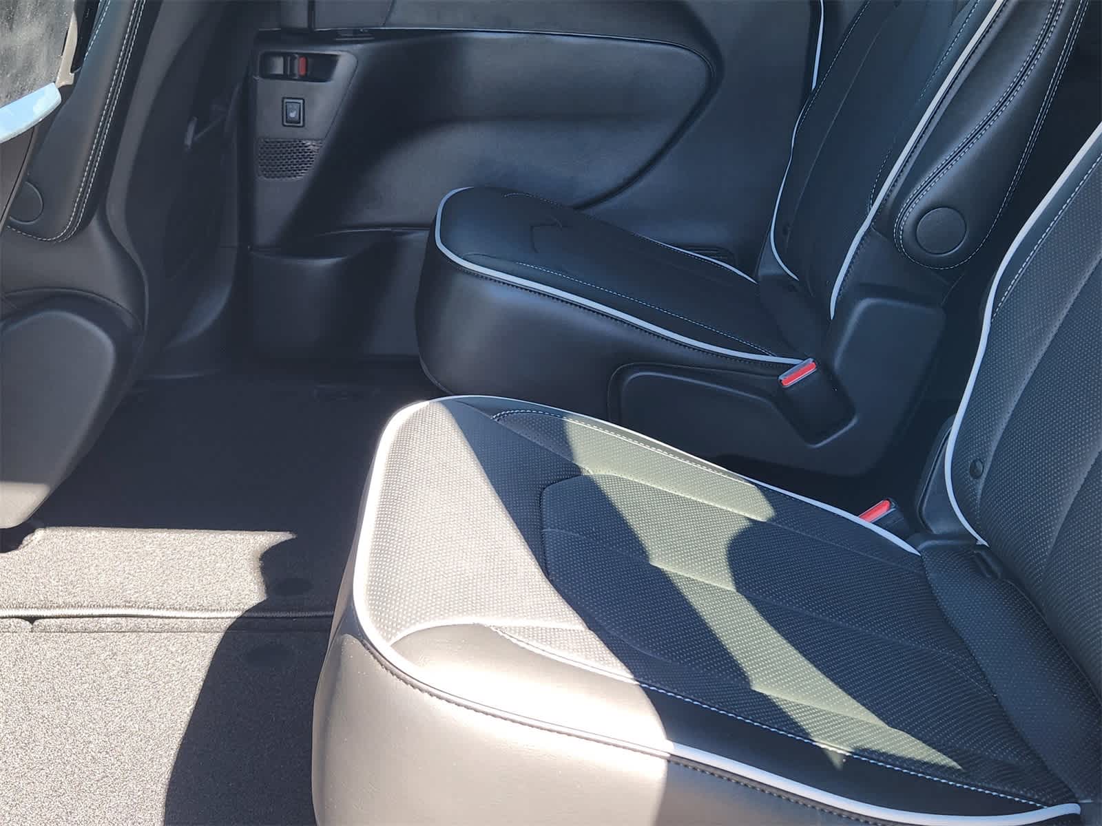 Thumbnail: 2026 Chrysler Pacifica - 26