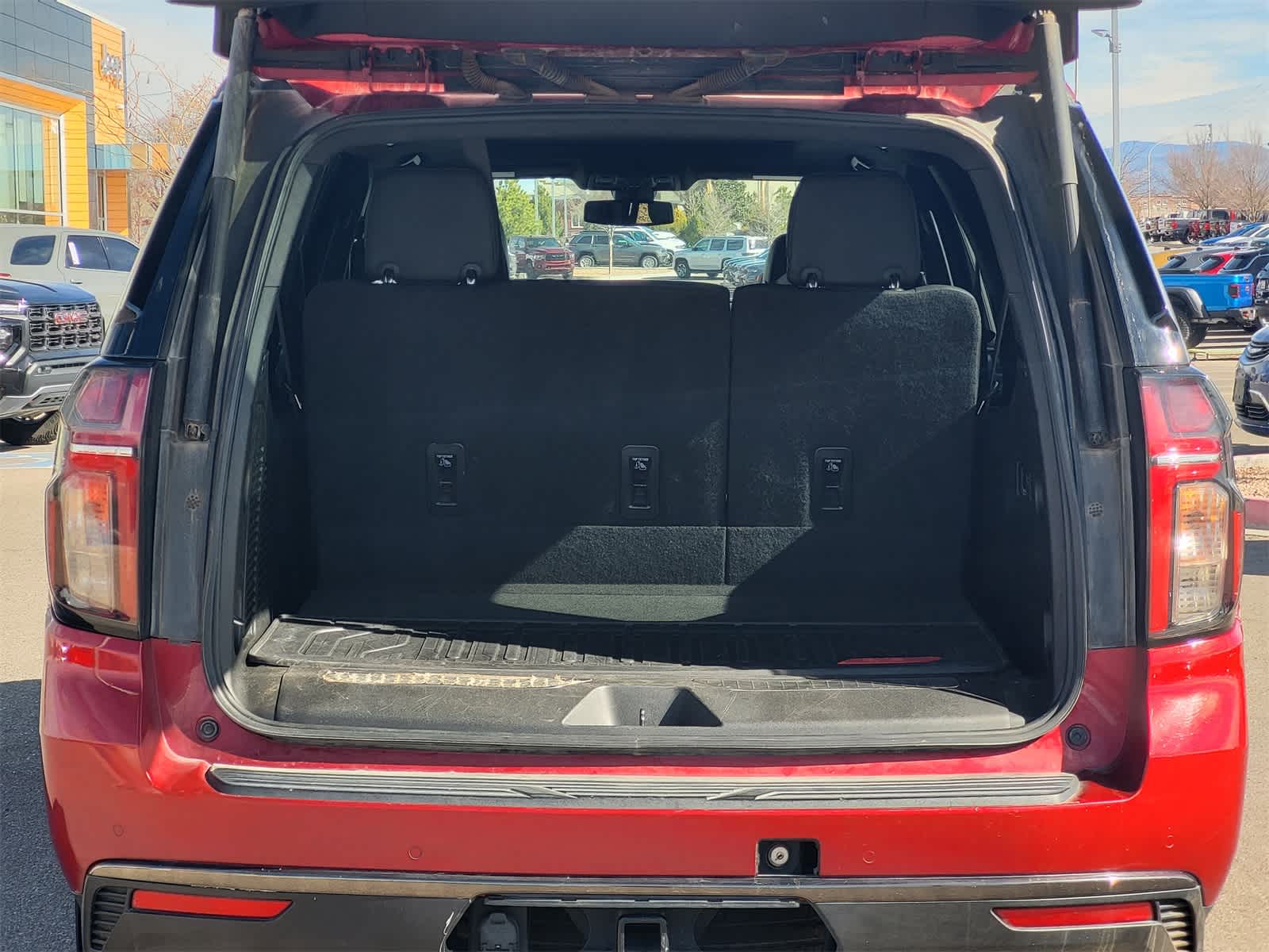 Thumbnail: 2022 Chevrolet Suburban - 31