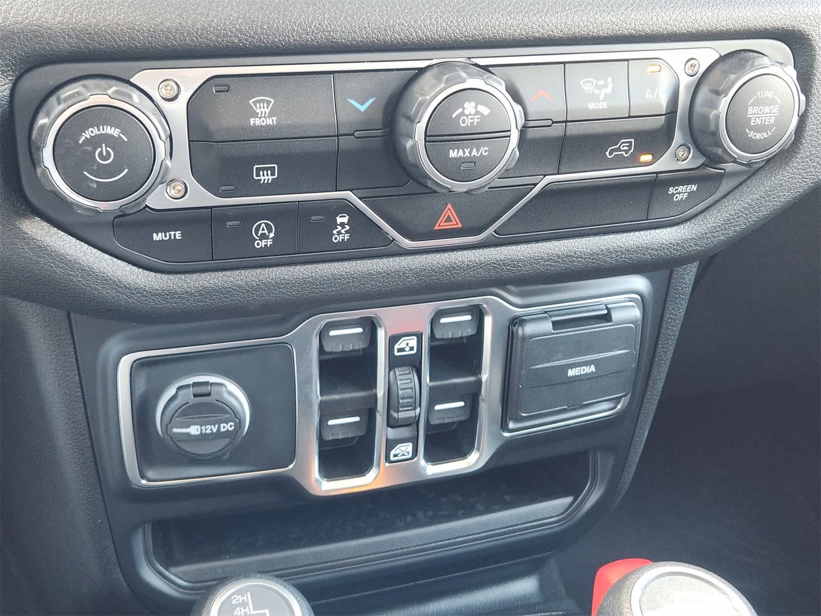 Thumbnail: 2025 Jeep Wrangler - 16