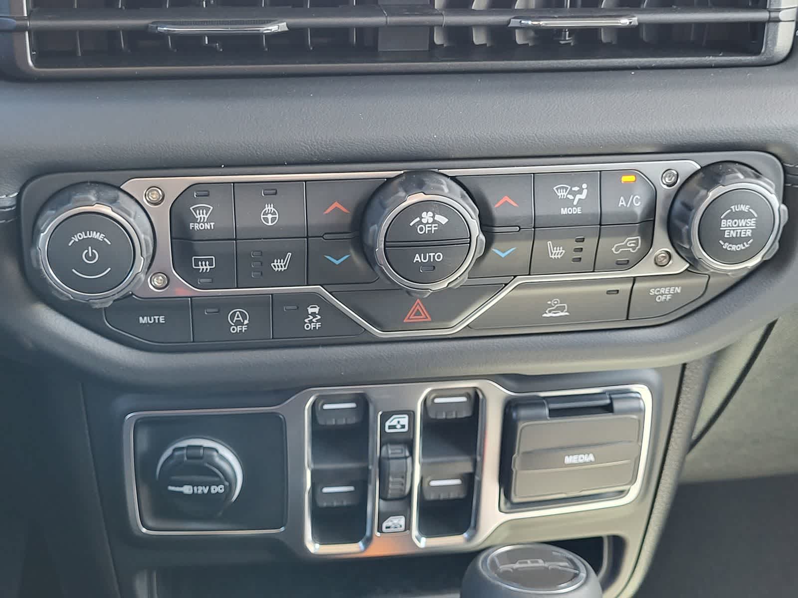 Thumbnail: 2026 Jeep Gladiator - 17