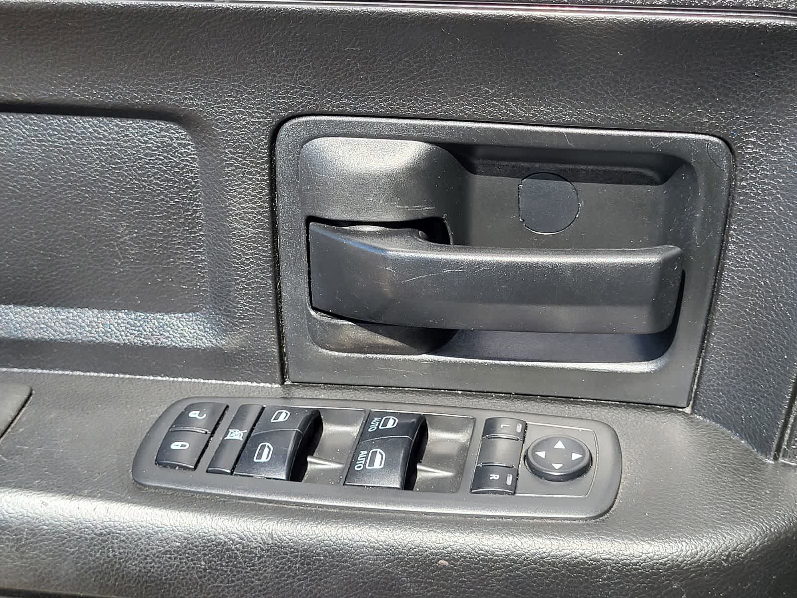 Thumbnail: 2019 RAM 1500 Classic - 13
