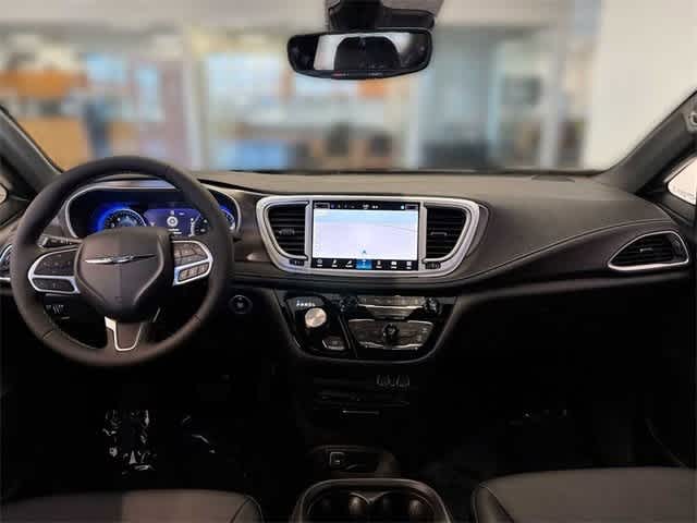 Thumbnail: 2025 Chrysler Pacifica - 17
