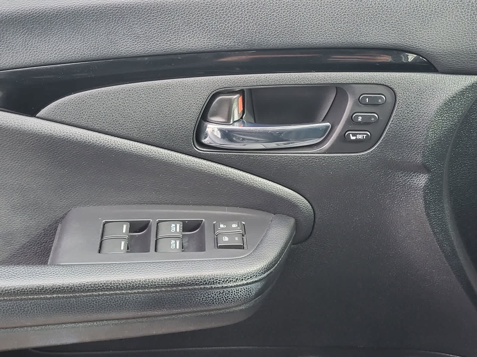 Thumbnail: 2018 Honda Pilot - 15