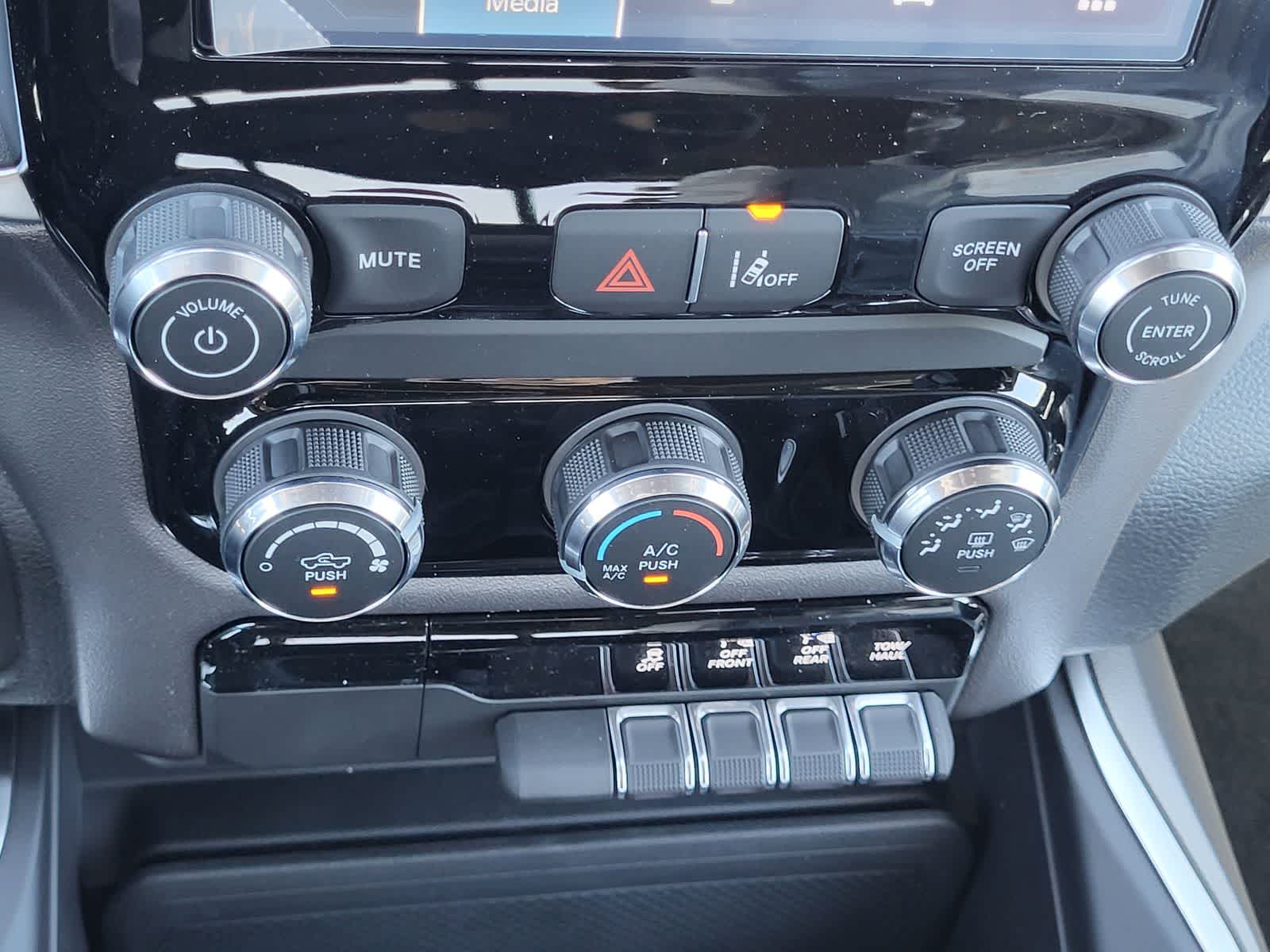 Thumbnail: 2026 RAM 1500 - 19