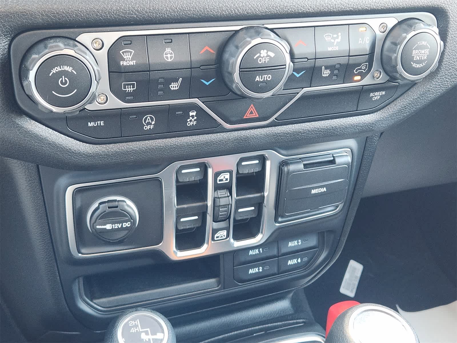 Thumbnail: 2025 Jeep Wrangler - 16