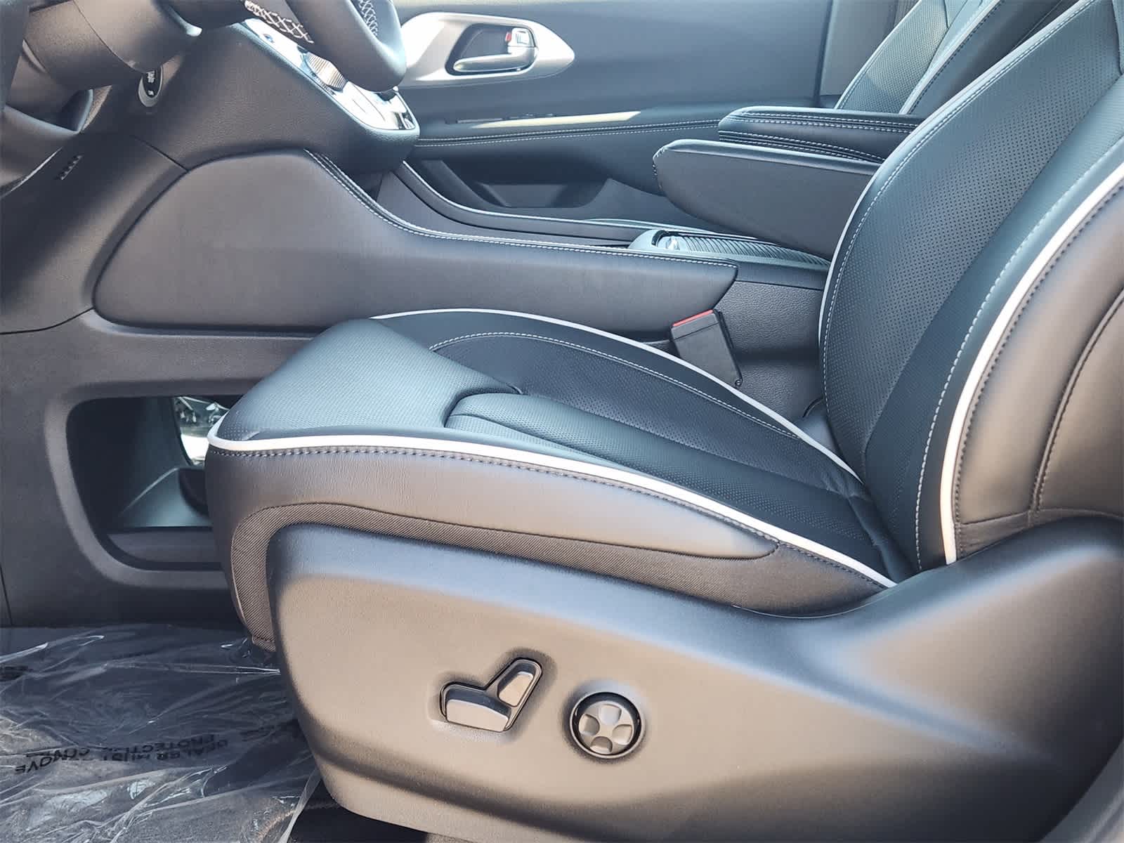 Thumbnail: 2026 Chrysler Pacifica - 36