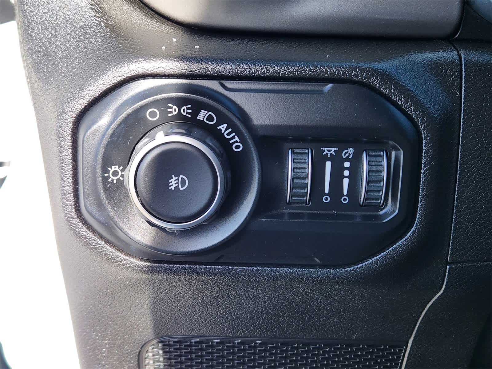 Thumbnail: 2020 Jeep Wrangler - 14