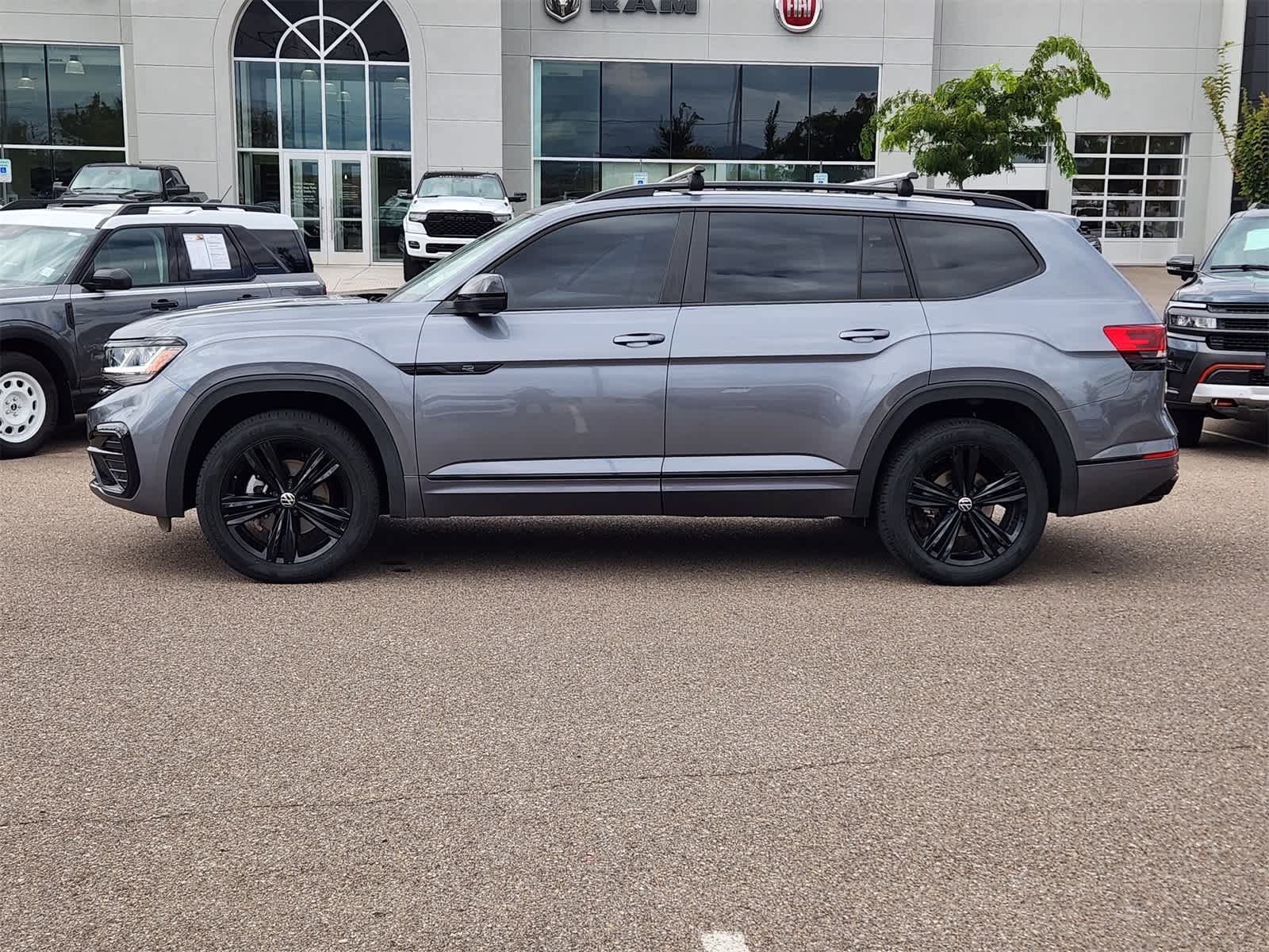 Thumbnail: 2023 Volkswagen Atlas - 4