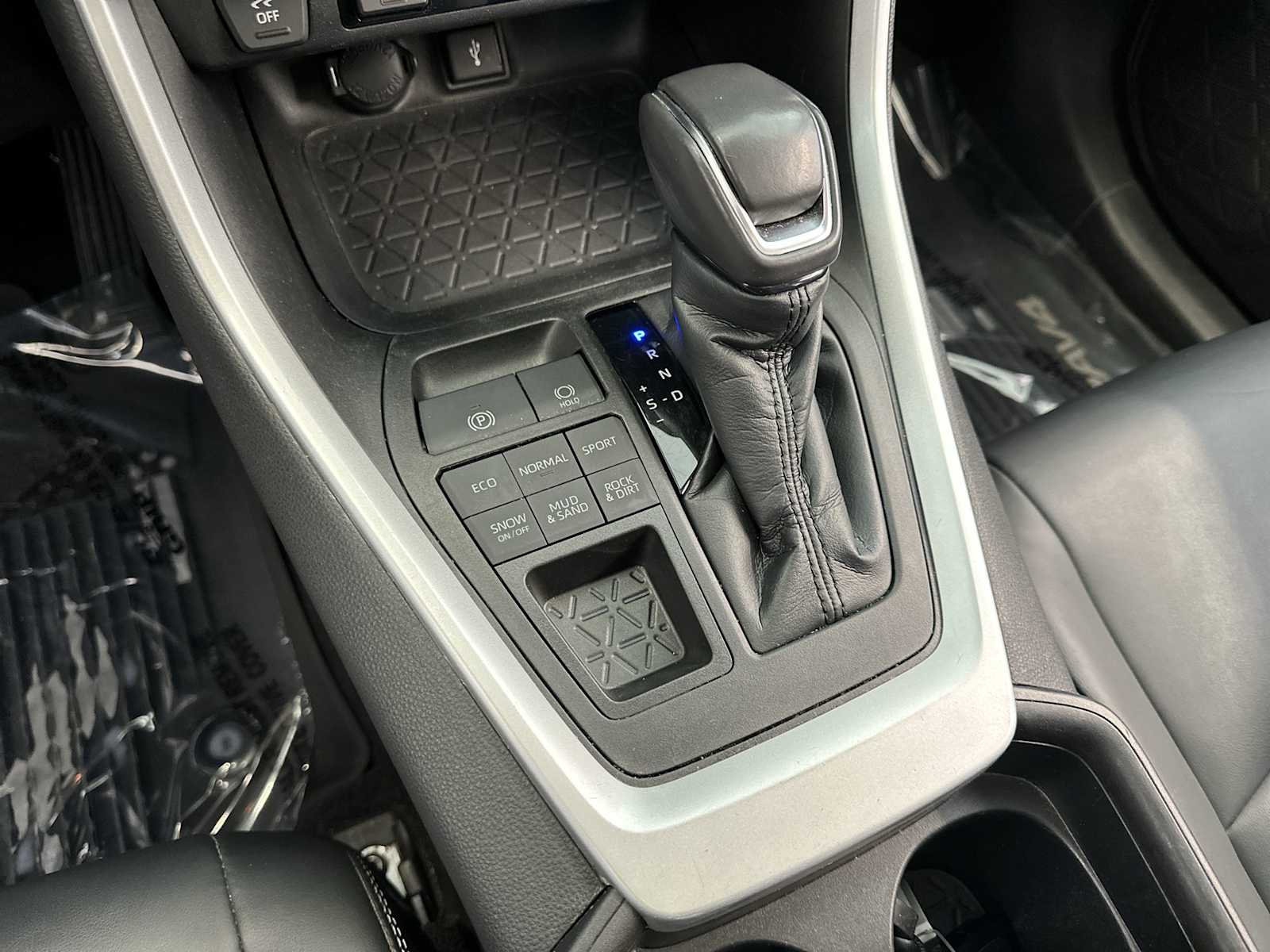 Thumbnail: 2020 Toyota RAV4 - 23