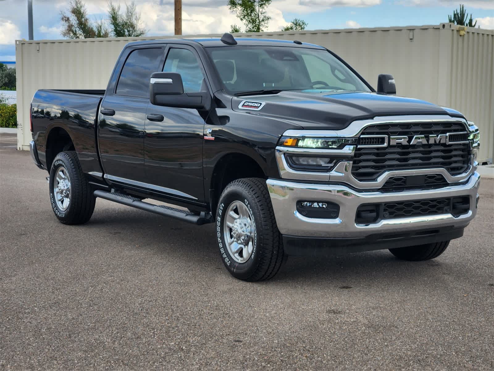 2025 Ram 2500 Tradesman photo 3