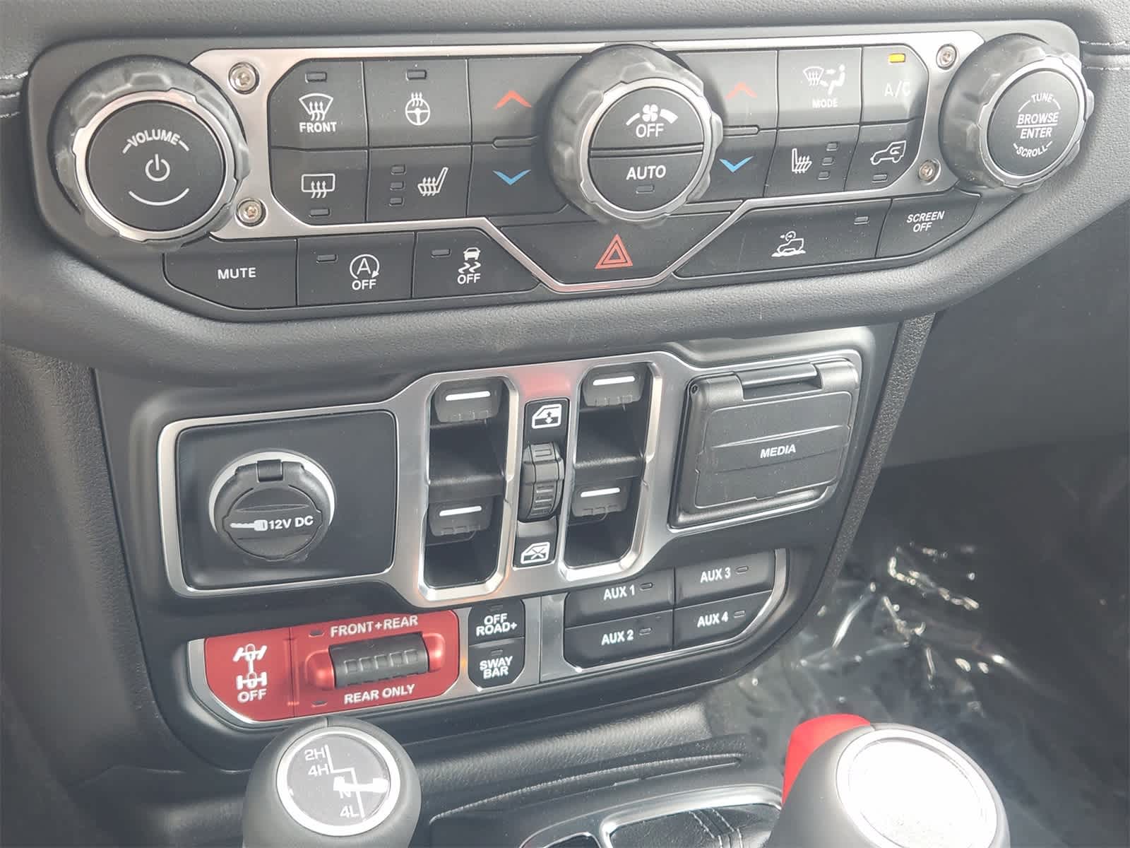 Thumbnail: 2025 Jeep Gladiator - 16
