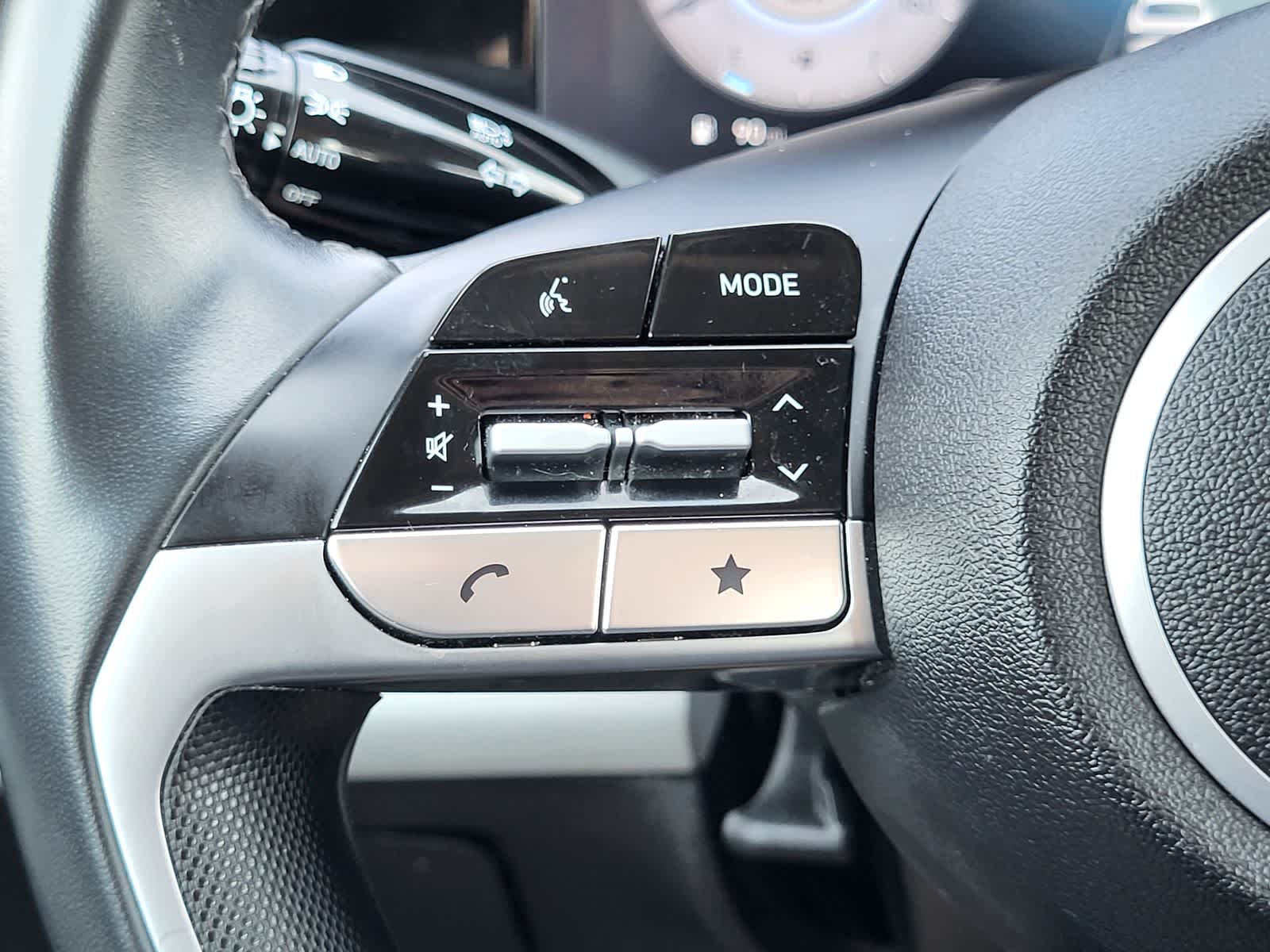 2025 Hyundai Elantra Limited - Photo 18